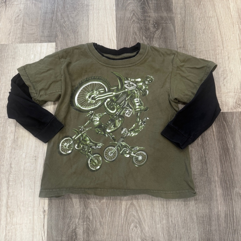 Y2K Top Heavy Green Graphic Tee Black Sleeves Boys 5/6 Motocross Bikes